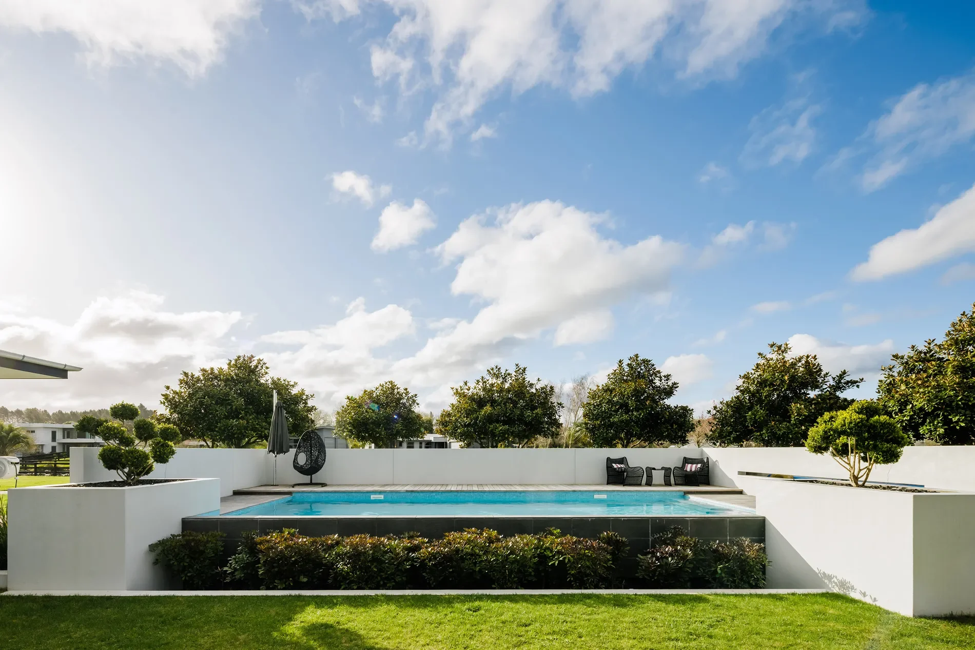 Exterior photo 4