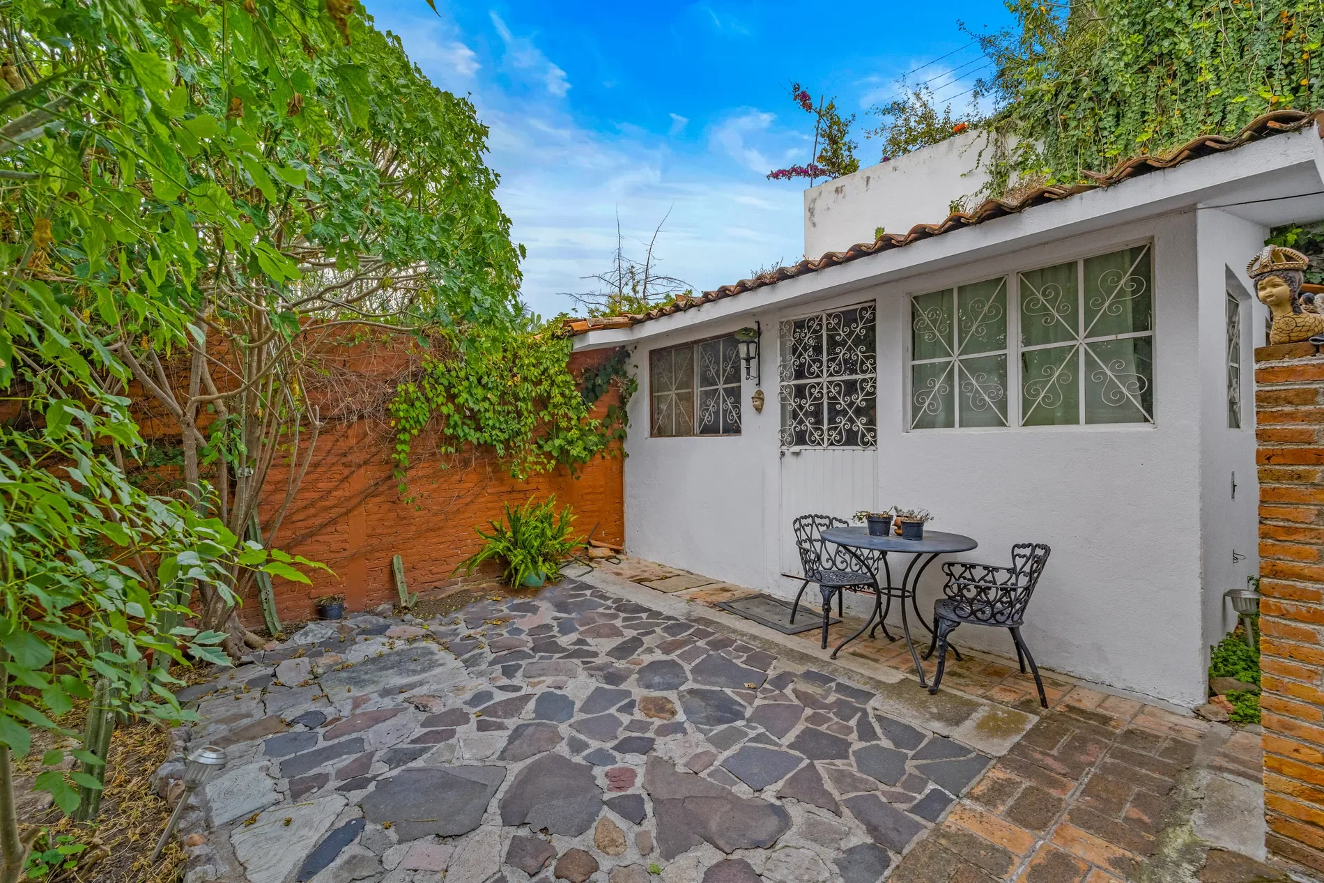 Exterior photo 11