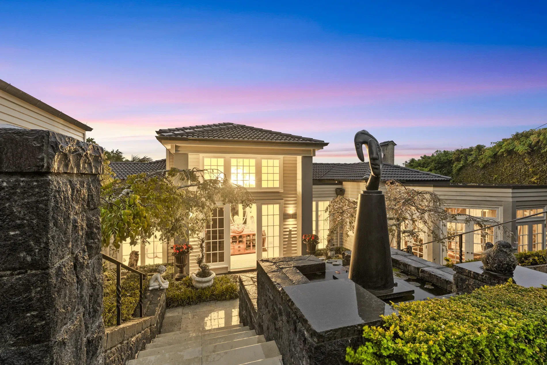 Exterior photo 8
