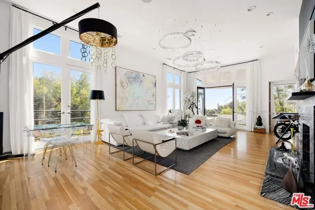 9314 Lloydcrest Drive, Beverly Hills, California, United States. - Photo 8