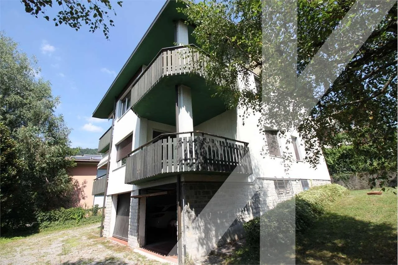 Exterior photo 4