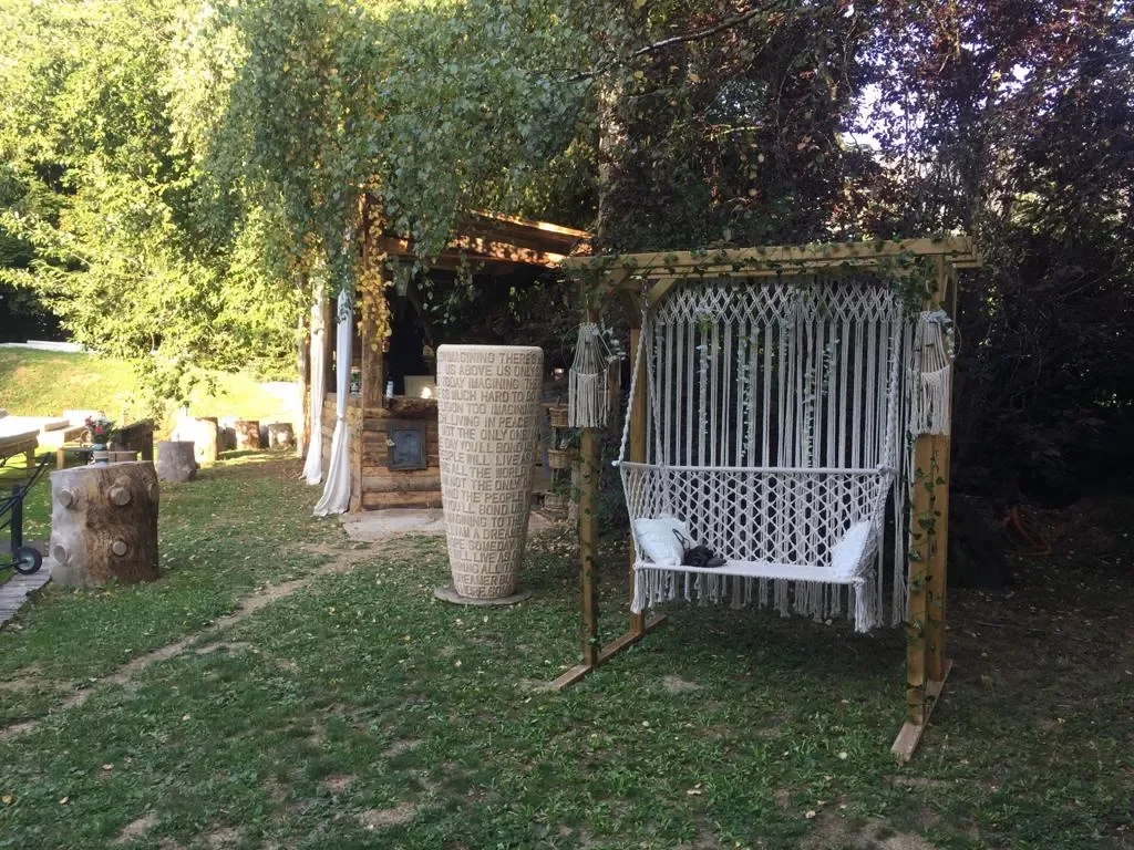 Exterior photo 6