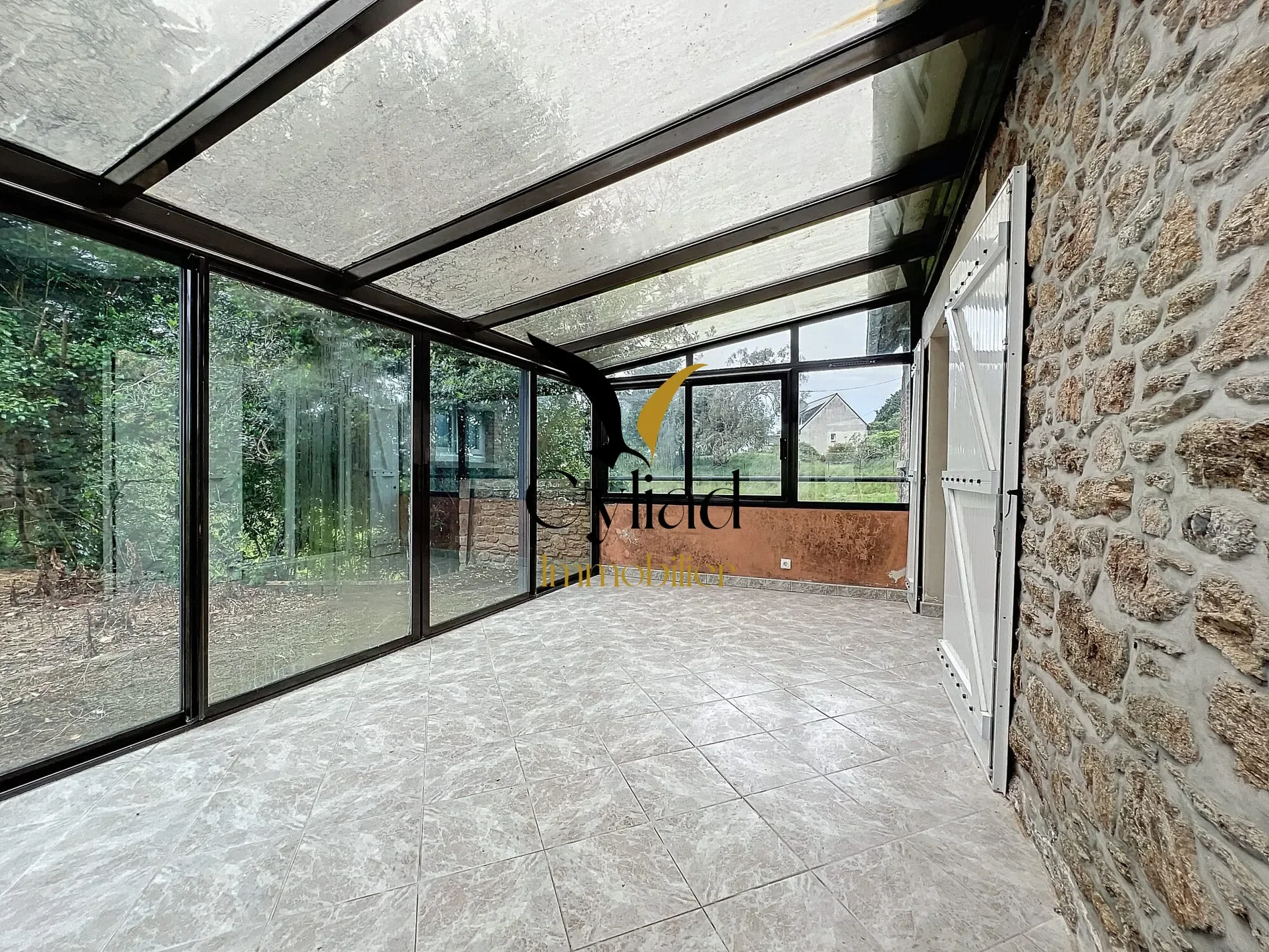 Exterior photo 3