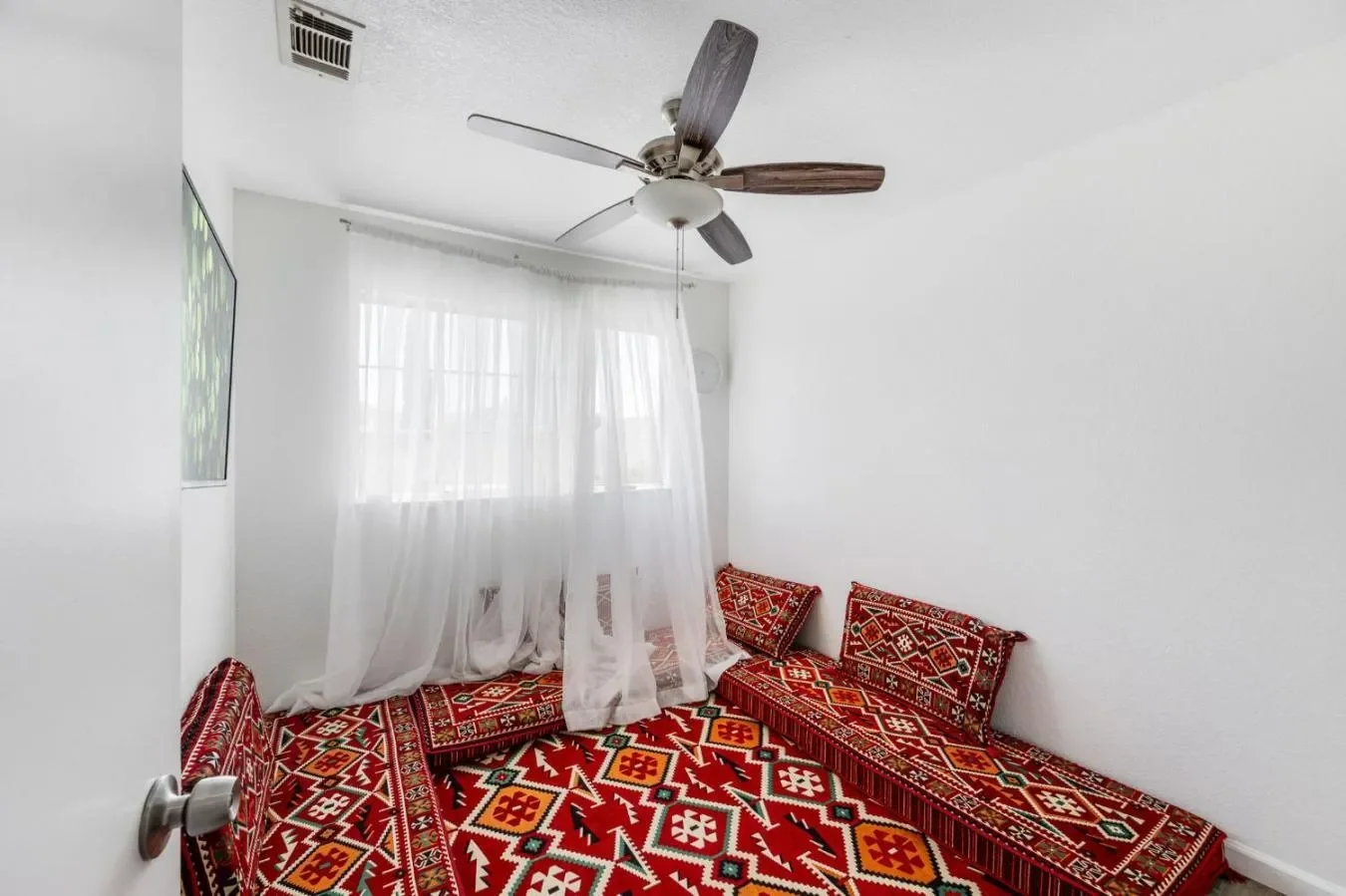 5045 N Laguna Drive, Elk Grove, California, United States. - Photo 33