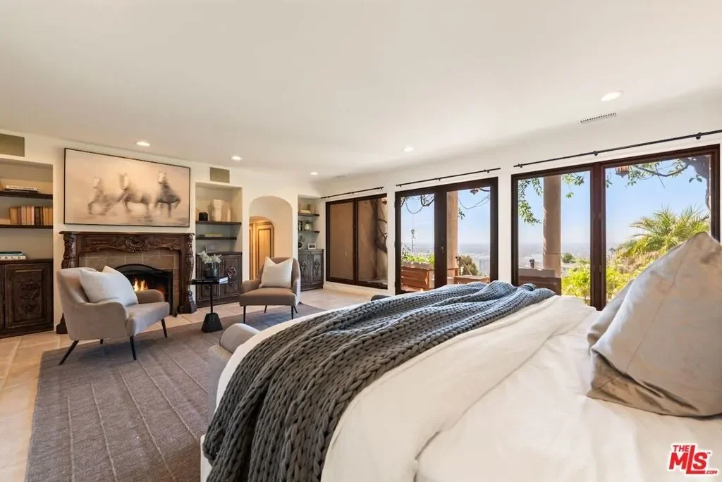 6930 Oporto Drive, Los Angeles, California, United States. - Photo 1