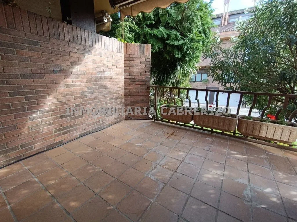 Exterior photo 8
