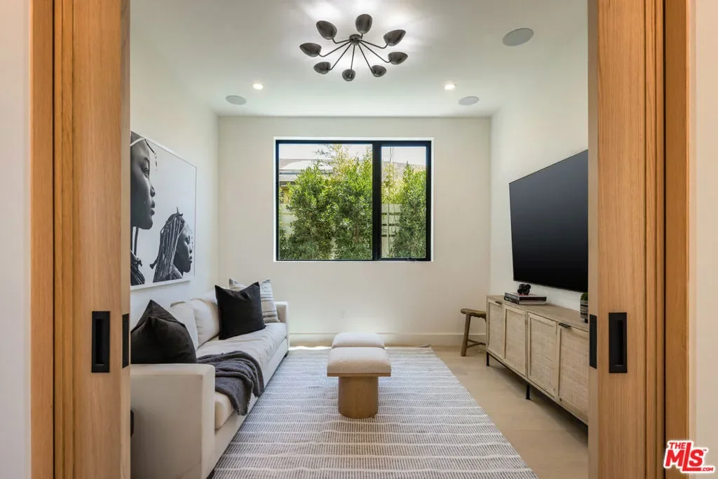 2115 Walnut Avenue, Los Angeles, California, United States. - Photo 23