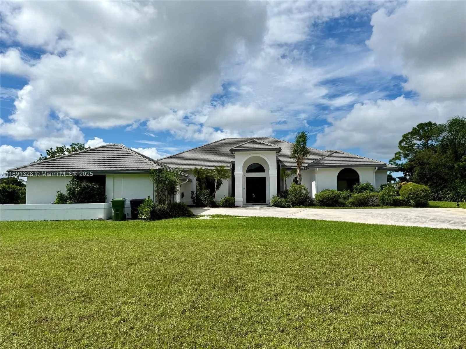 Exterior photo 7