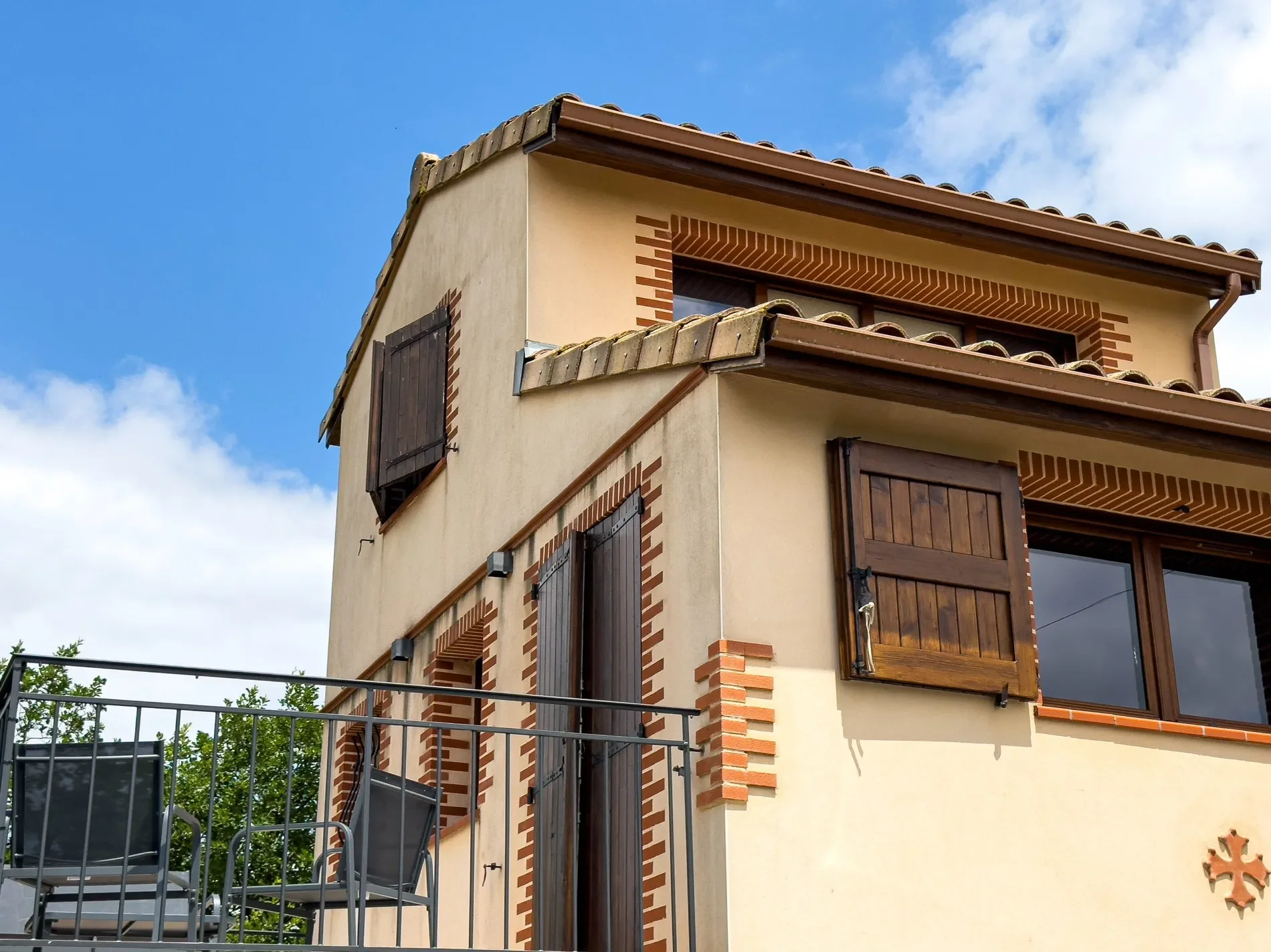Exterior photo 4