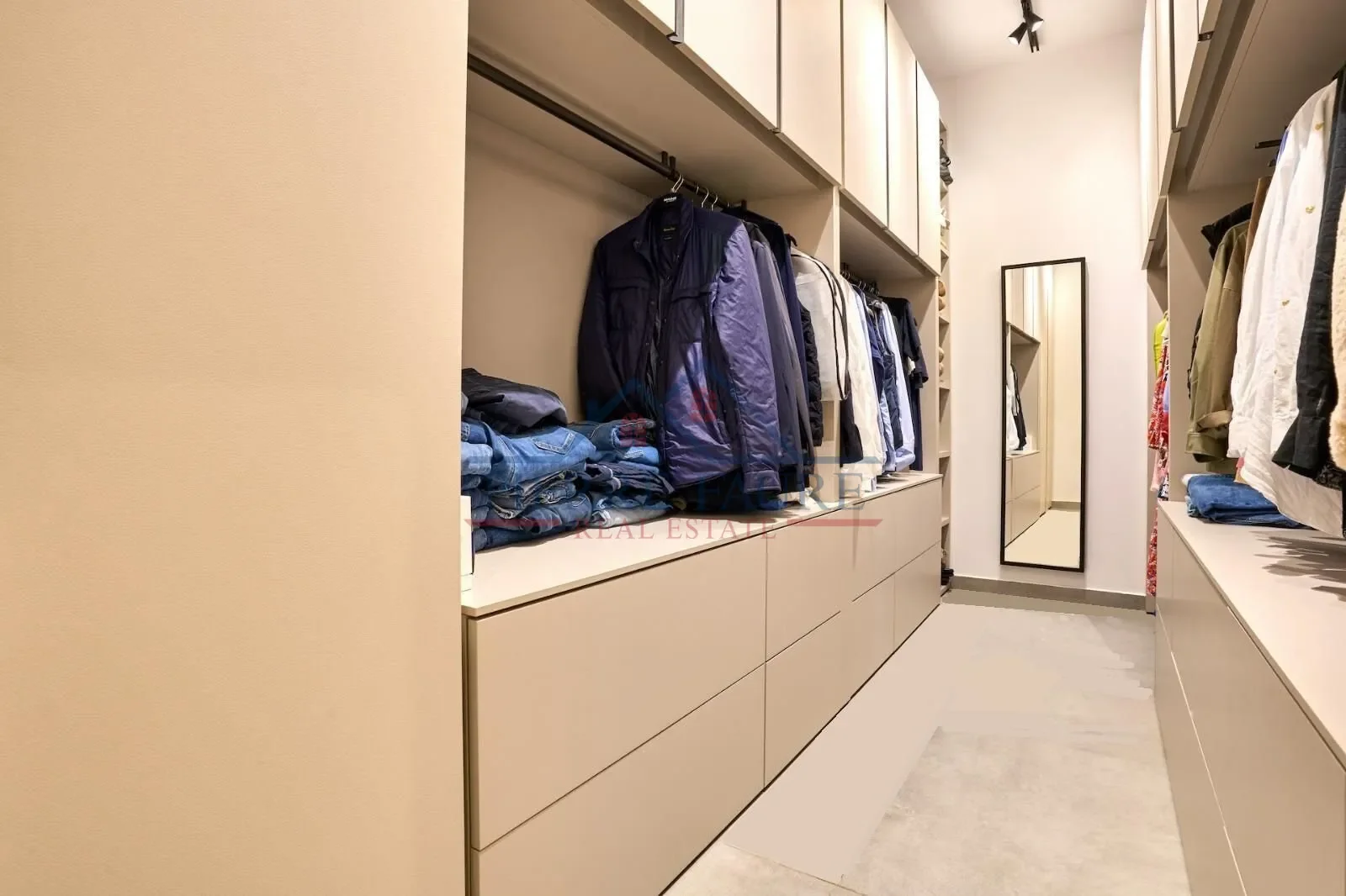 Gallery photo 4