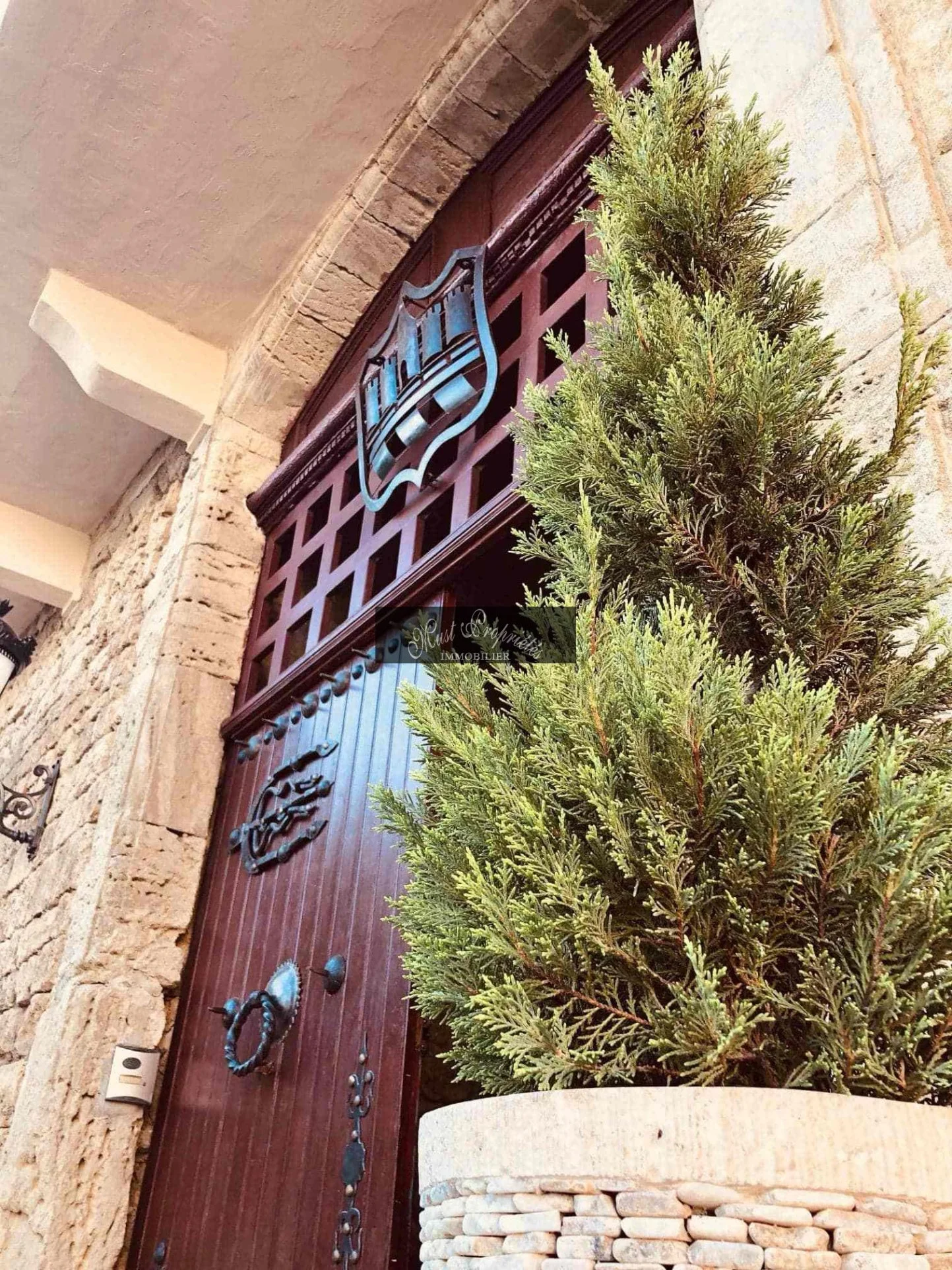 Exterior photo 3