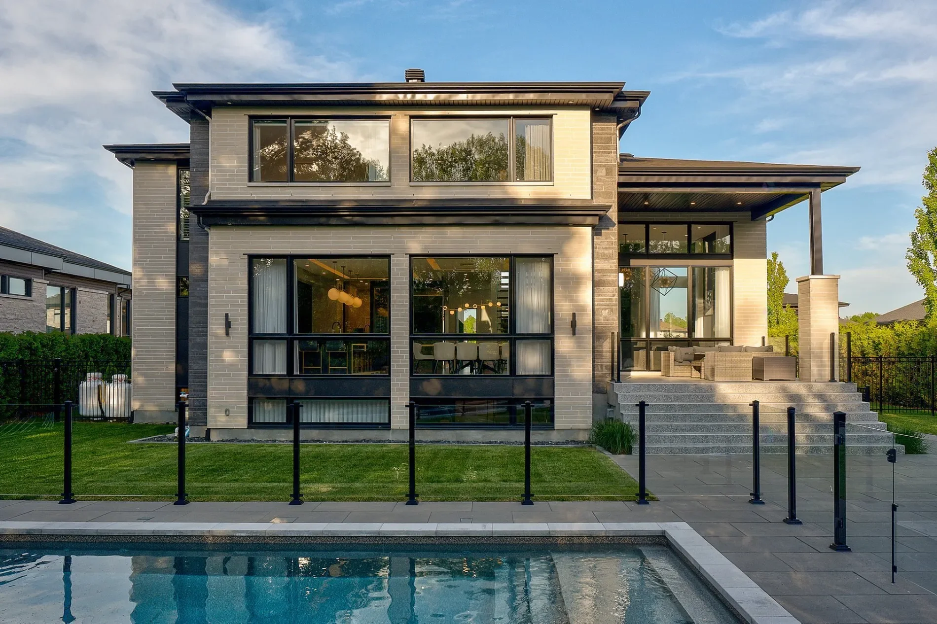 Exterior photo 7