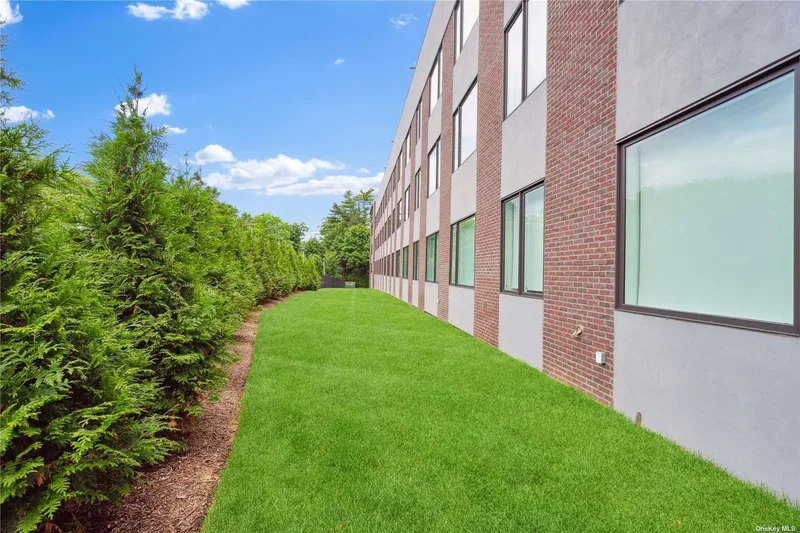 218 Middle Neck Road, #108, Great Neck, New York, United States. - Photo 22
