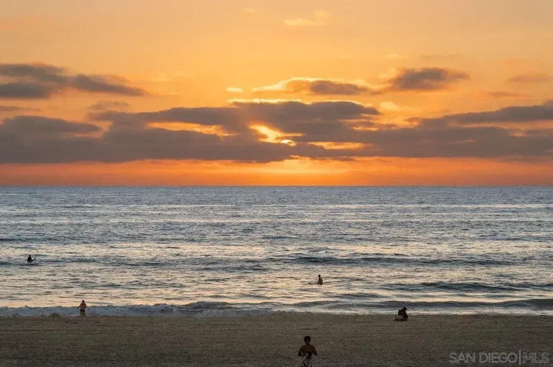 2740 Ocean Front Walk, San Diego, CA 92109, San Diego, California, United States. - Photo 37