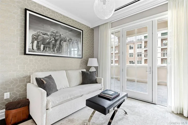 6000 Royal Court, #6012, Manhasset, New York, United States. - Photo 15