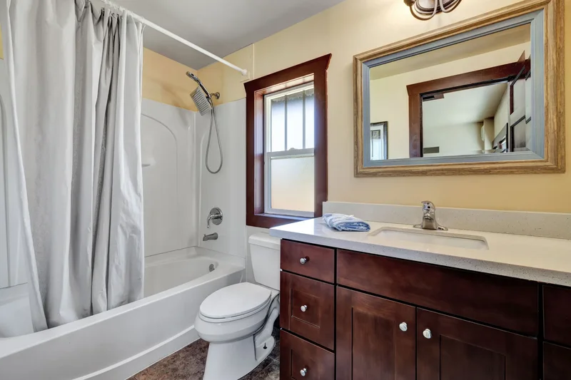 250 SE Andrews St , Issaquah, WA 98027, Issaquah, Washington, United States. - Photo 9