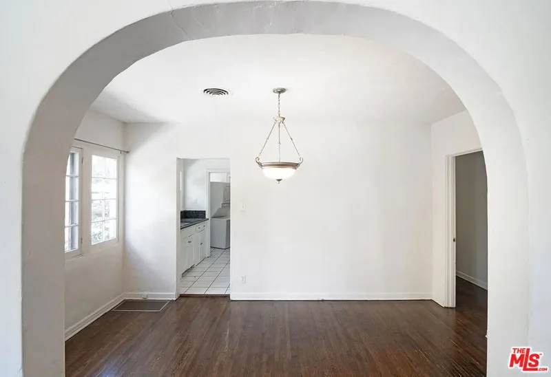 1016 S Curson Avenue, Los Angeles, California, United States. - Photo 12