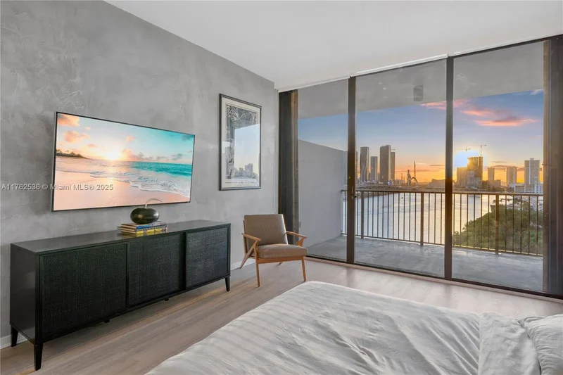 1000 Venetian Way 810, Miami, Florida, United States. - Photo 42