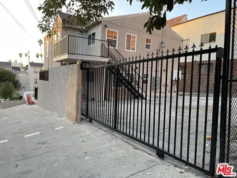 158 N Edgemont Street, Los Angeles, California, United States. - Photo 43