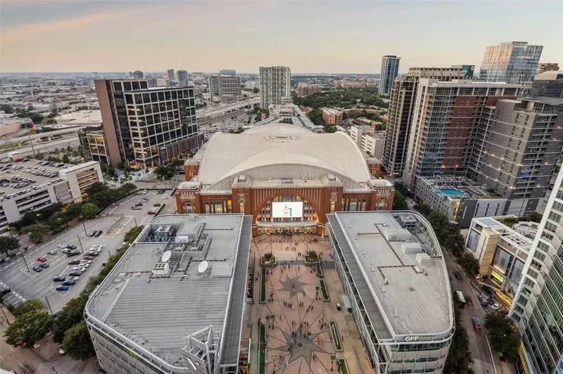 2430 Victory Park Lane 2509, Dallas, Texas, United States. - Photo 33