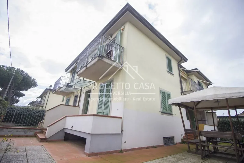 Casa / Villa in vendita a Camaiore, Lido di Camaiore