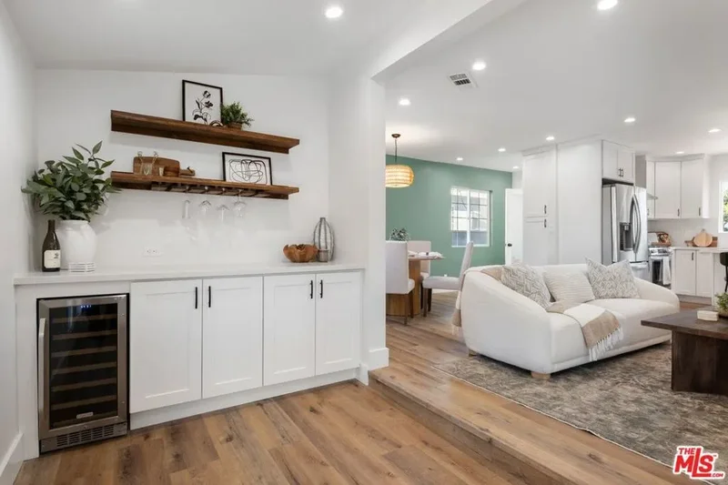 7045 Varna Avenue, Los Angeles, California, United States. - Photo 3