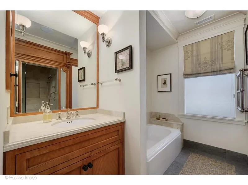 536 W. Barry Avenue, Chicago, IL, 60657, USA, Chicago, Illinois, United States. - Photo 32