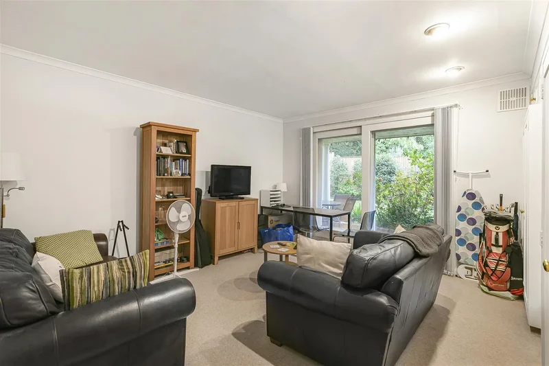 Parkgate Close, Kingston Upon Thames, Kingston upon Thames, England, United Kingdom. - Photo 22