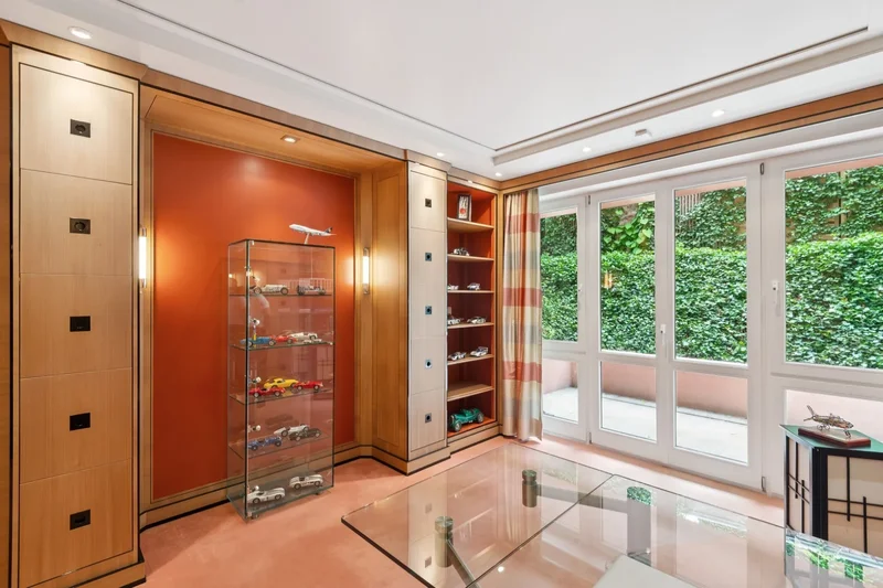 Timeless Architecture Meets Private Living – A Residence In One Of Grunewald