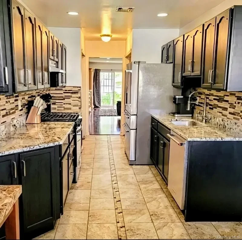 226-B Westside Avenue, Freeport, New York, United States. - Photo 9