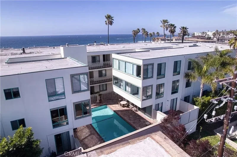 201 Calle Miramar 16, Torrance, California, United States. - Photo 2