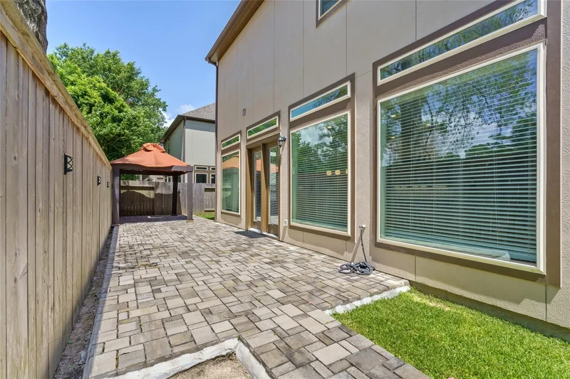 927 S Lacey Garden Loop, Houston, Texas, United States. - Photo 8