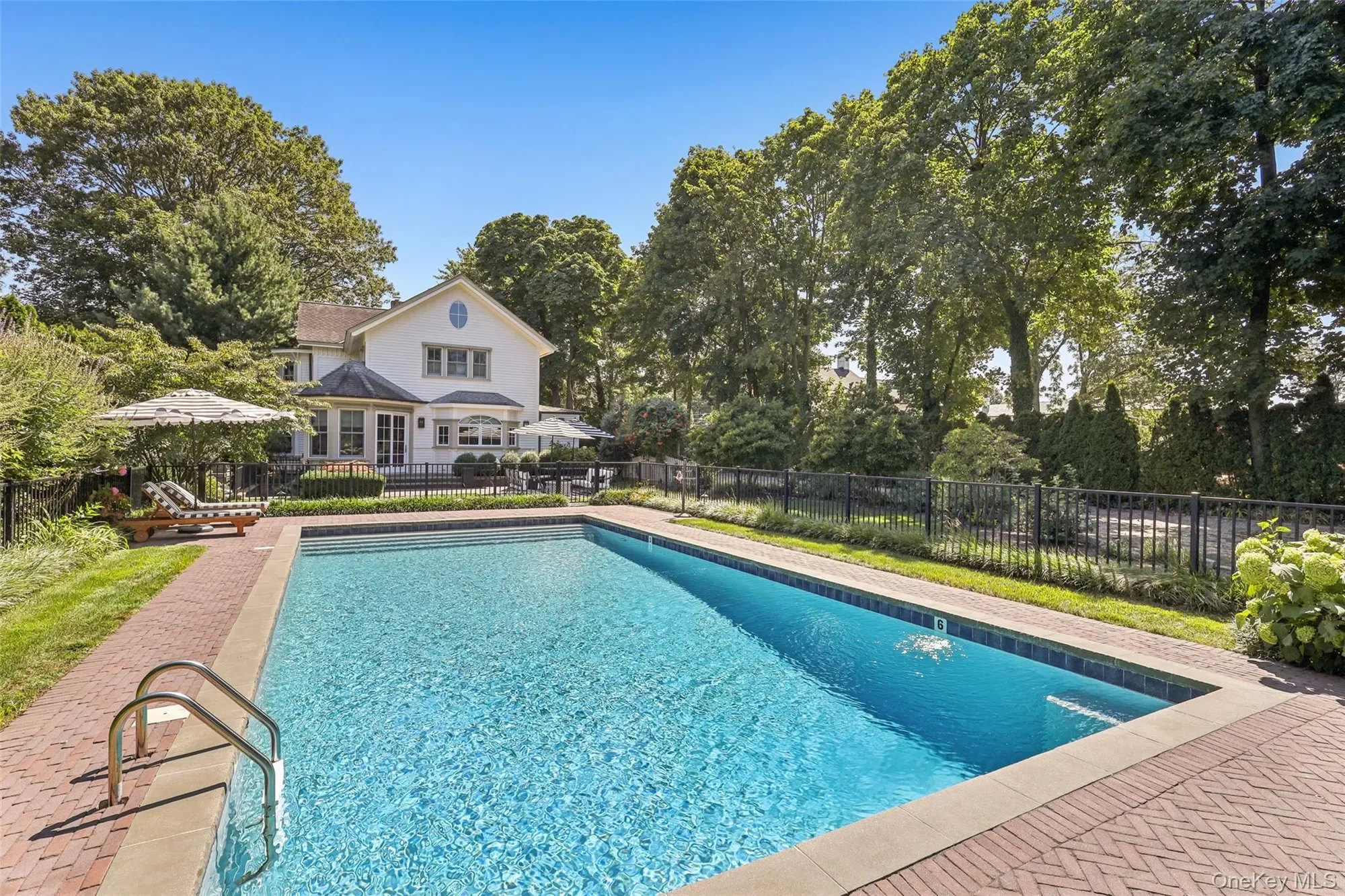 19 E Williston Avenue , East Williston, NY 11596, East Williston, New York, United States. - Photo 1