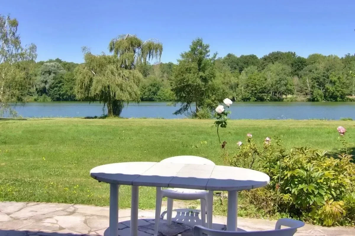 Brannay, Bourgogne-Franche-Comté, France. - Photo 5
