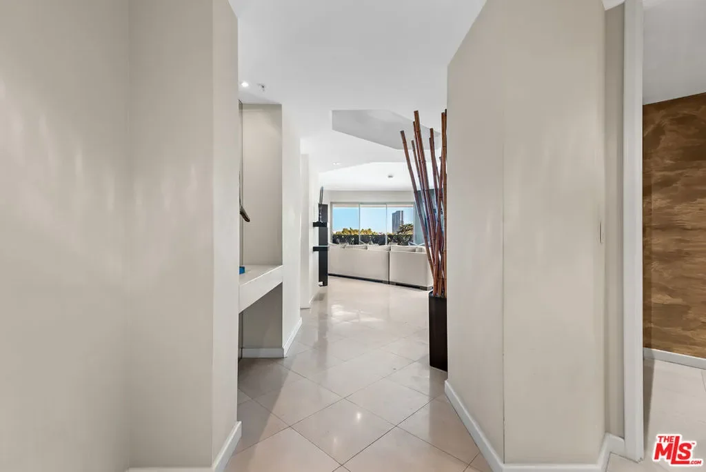 10490 Wilshire Boulevard 604, Los Angeles, California, United States. - Photo 1