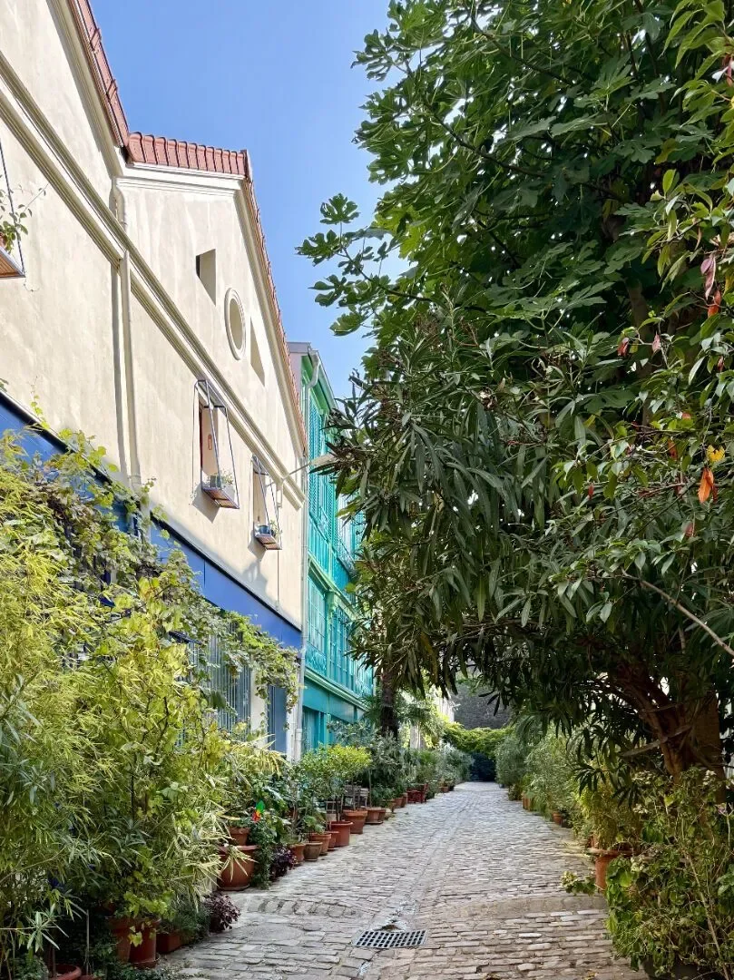 Exterior photo 1