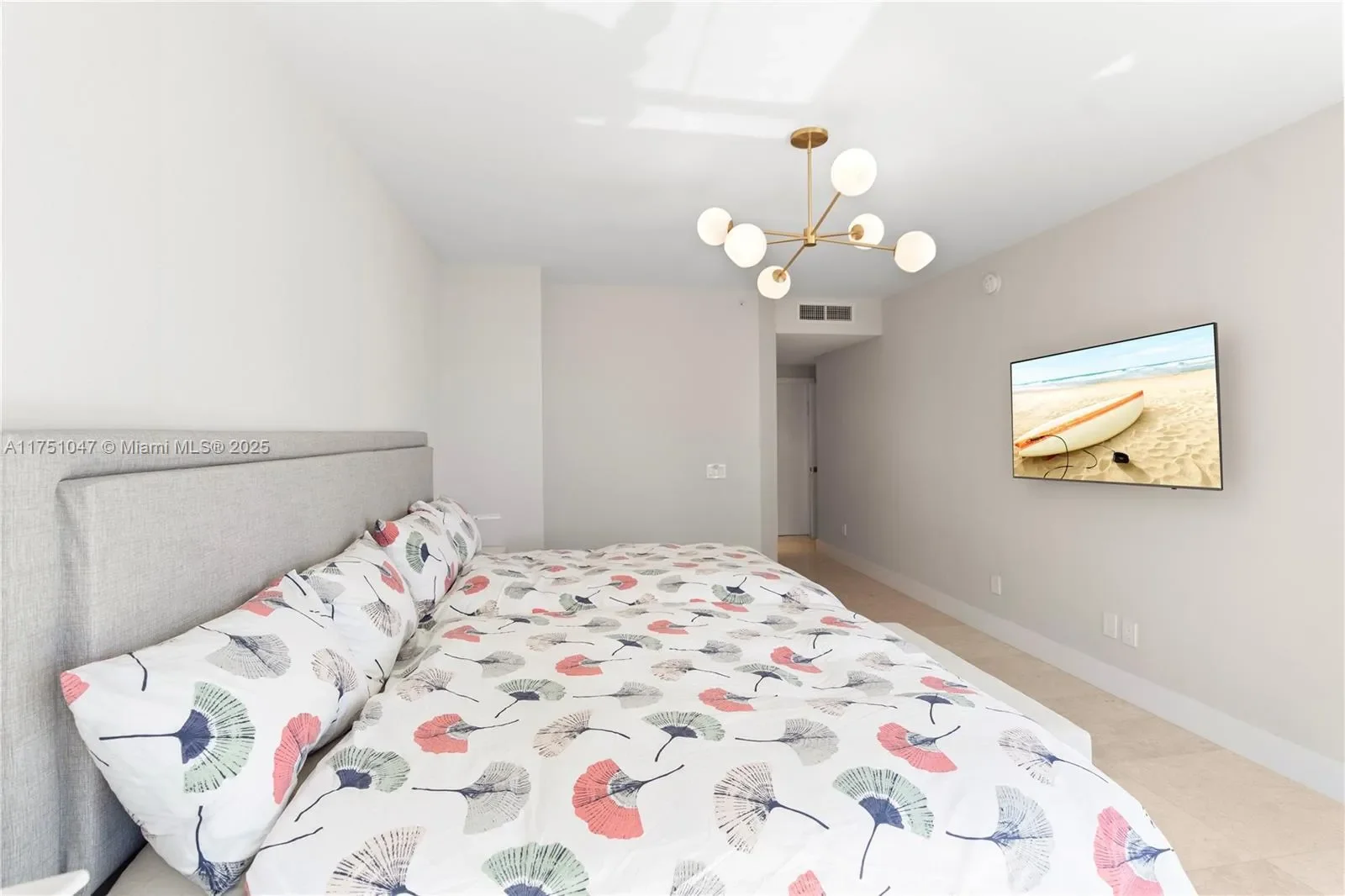 4779 Collins Ave 2204, Miami Beach, Florida, United States. - Photo 18