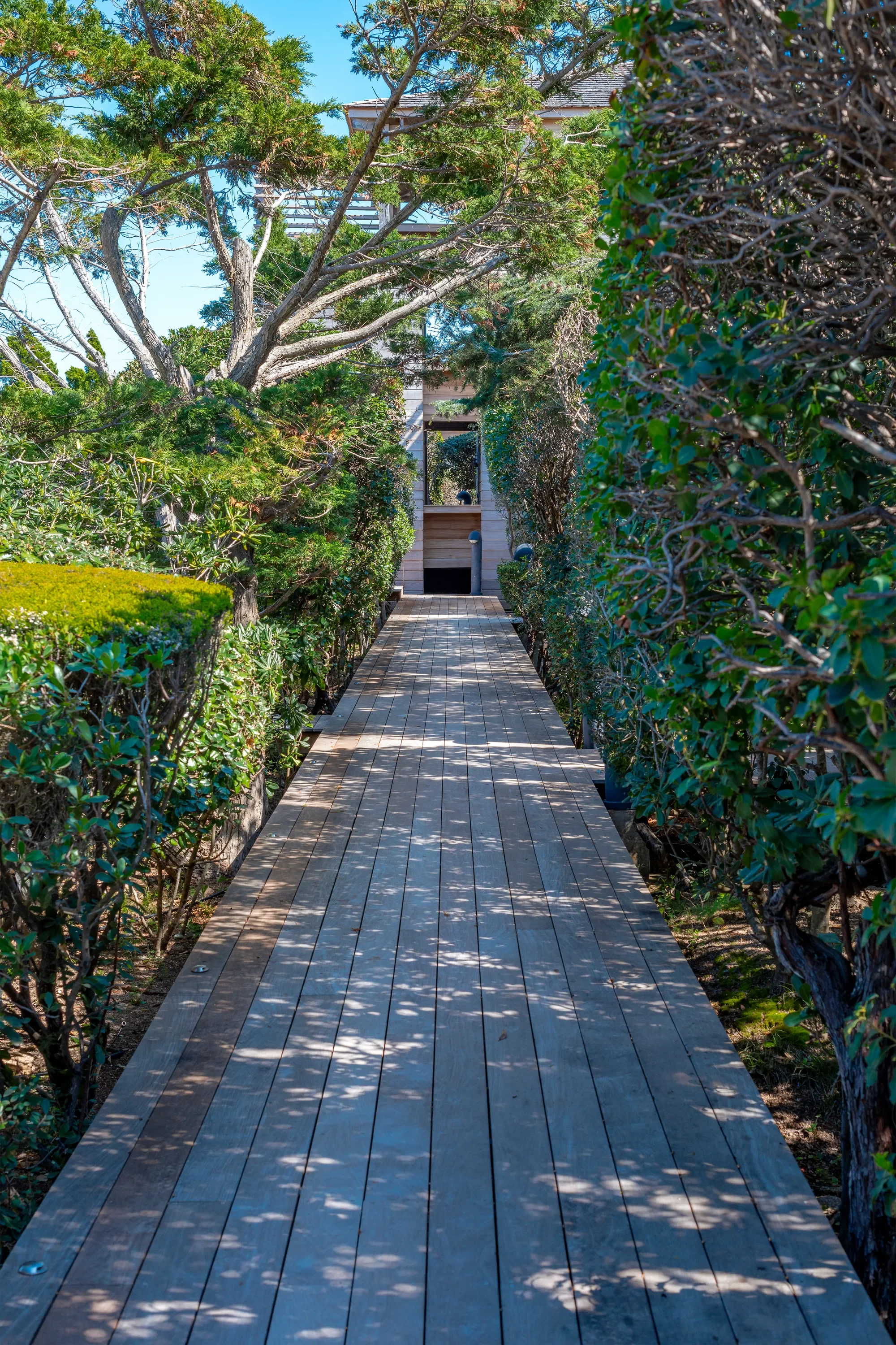 Exterior photo 5