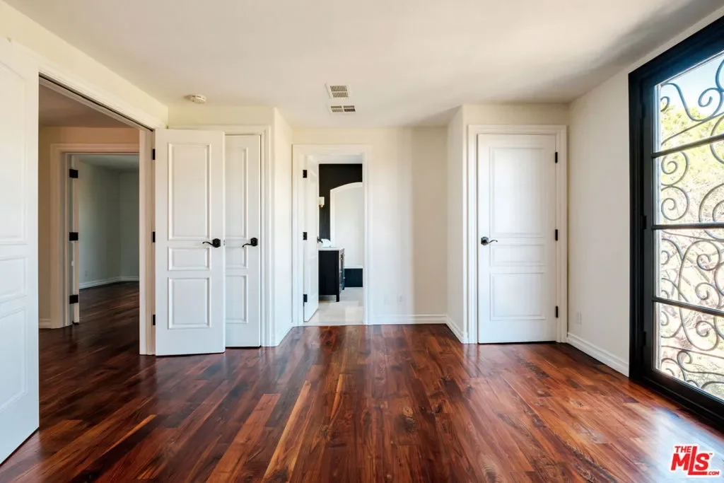 1301 N Beverly Drive, Beverly Hills, California, United States. - Photo 13