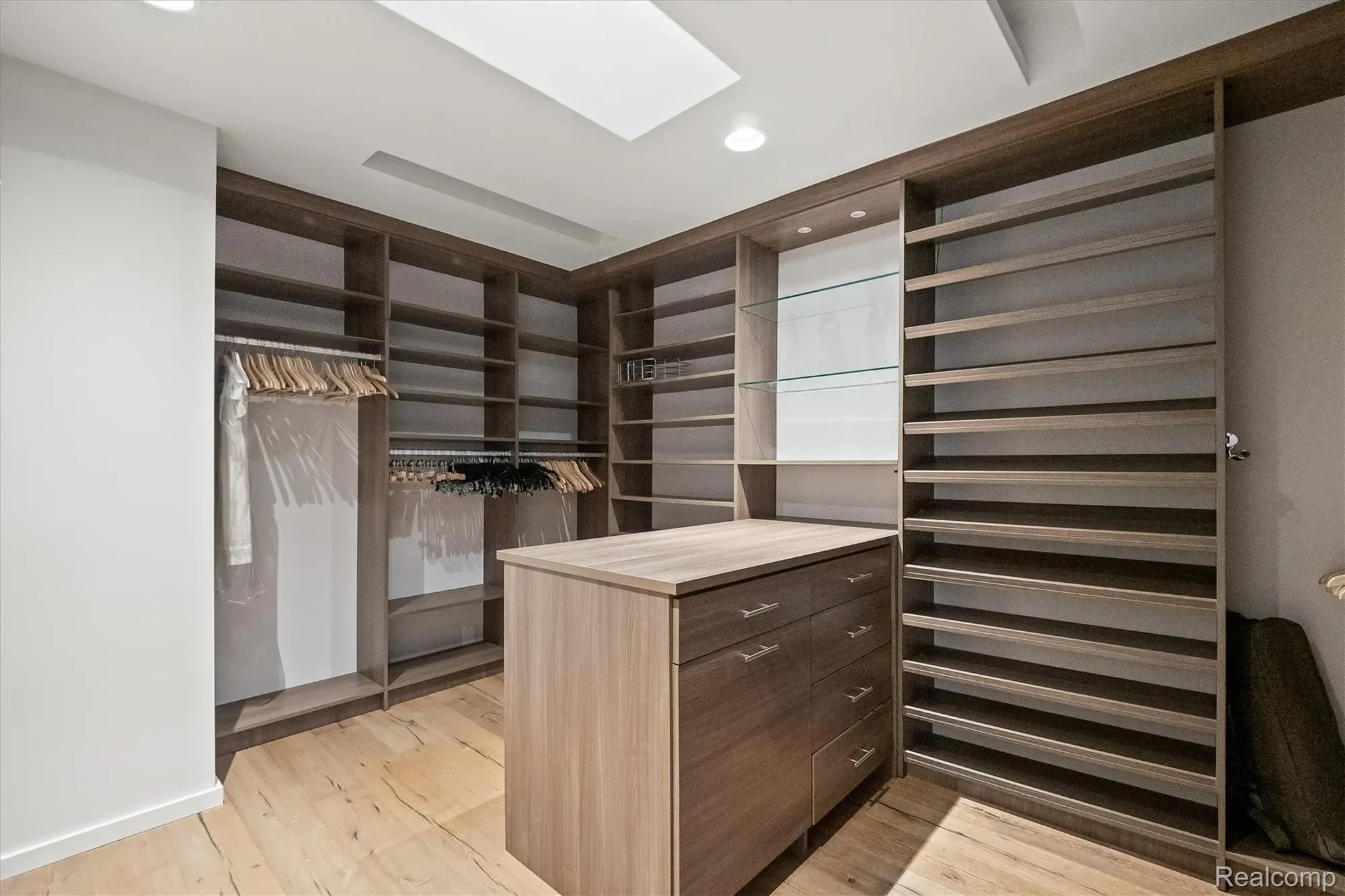 7371 Lindenmere Drive, Bloomfield Hills, MI 48301, Bloomfield Hills, Michigan, United States. - Photo 36
