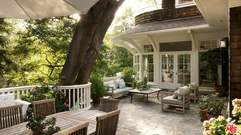 2041 Mandeville Canyon Road, Los Angeles, California, United States. - Photo 40