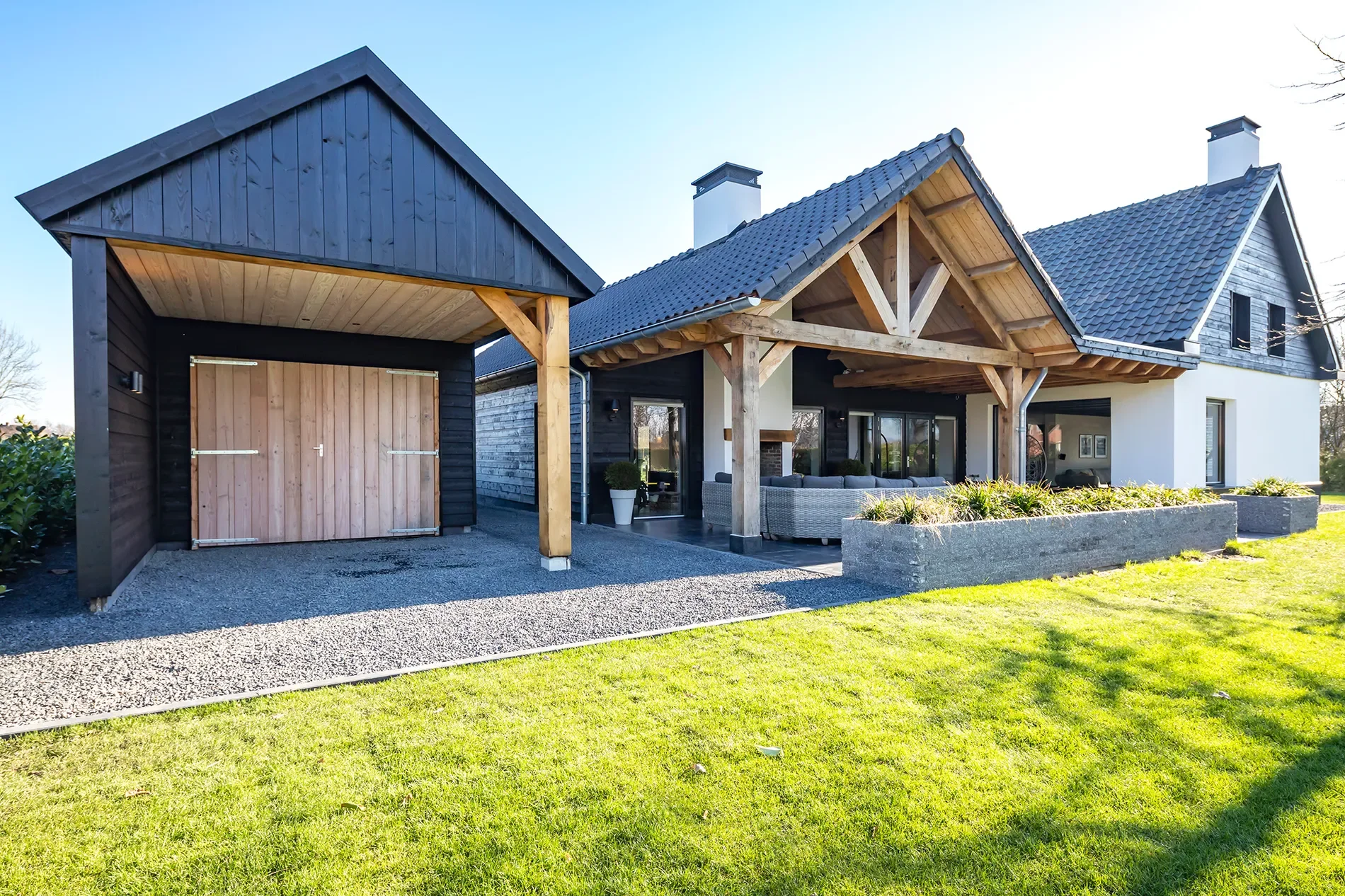 Exterior photo 4