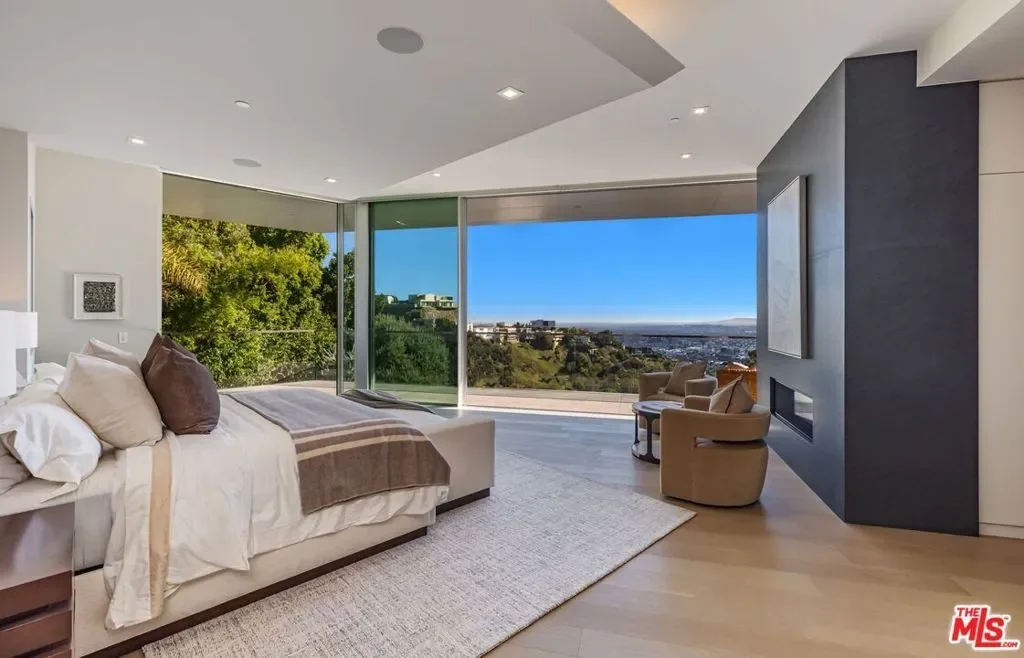 1895 Rising Glen Road, Los Angeles, California, United States. - Photo 8