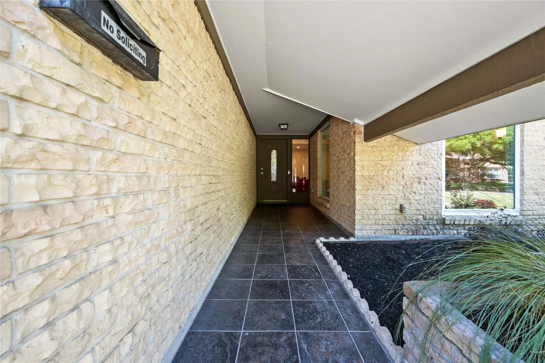 Exterior photo 3