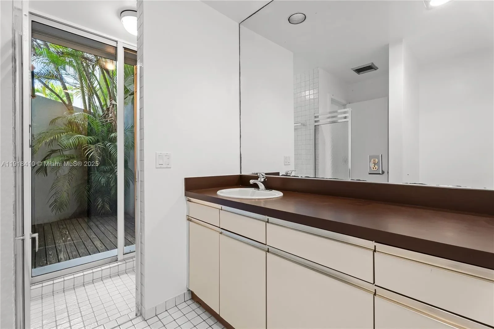 2475 S Bayshore Dr #2, Miami, Florida, United States. - Photo 29
