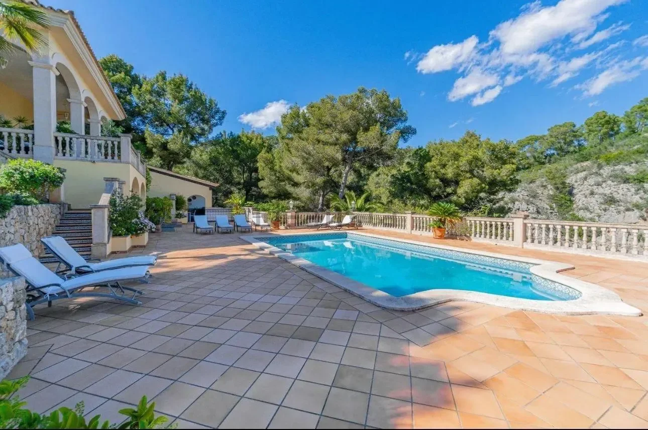 Exterior photo 5
