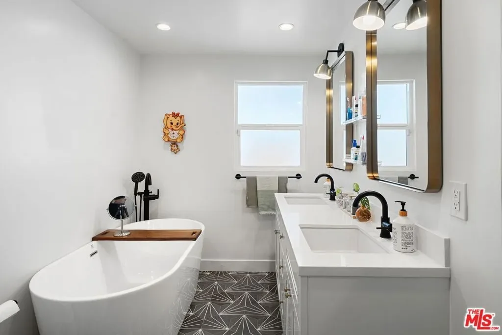 4406 Don Diablo Drive, Los Angeles, California, United States. - Photo 1