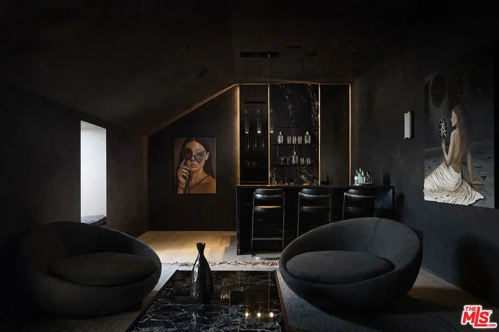 16401 Mulholland Drive, Los Angeles, California, United States. - Photo 2