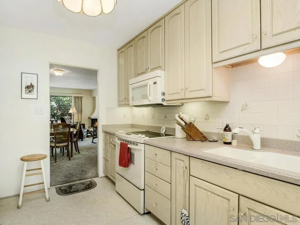 375-81 Rosecrans Street, San Diego, California, United States. - Photo 17