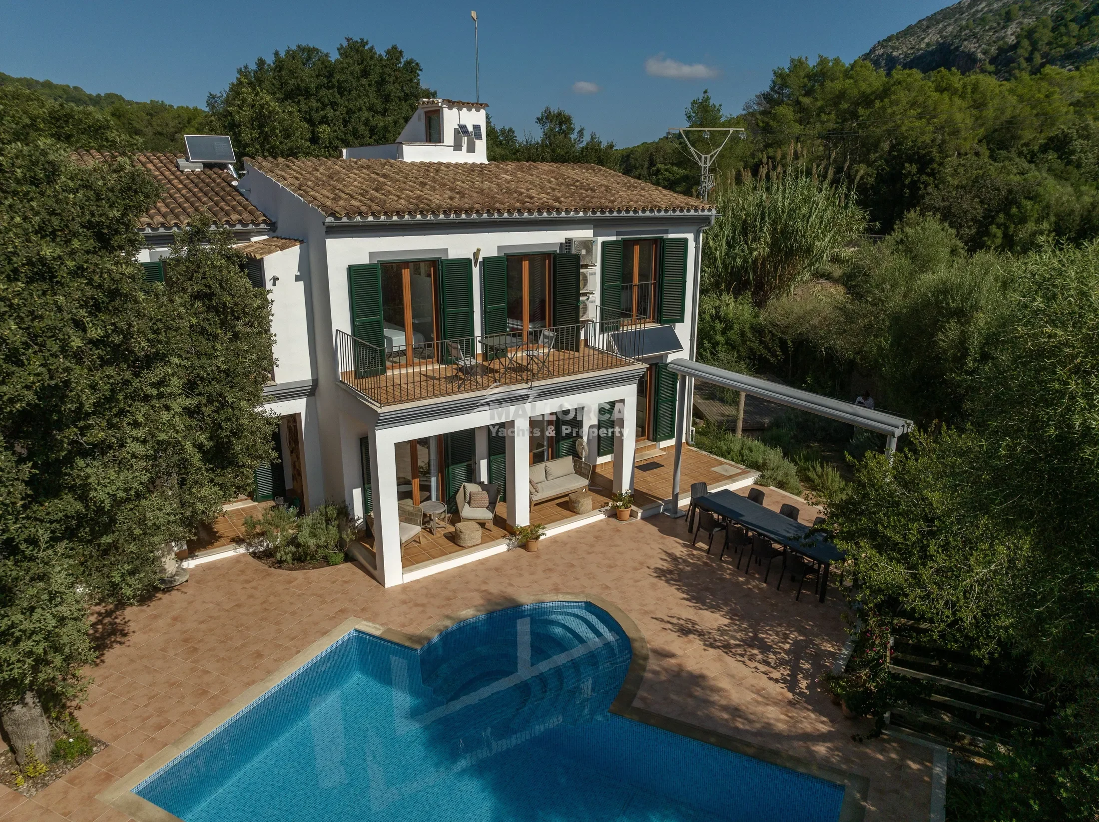 Exterior photo 1